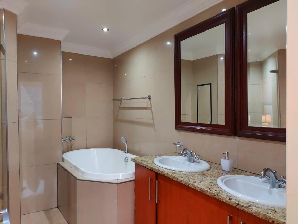 Ocean Sunrise At The Sails - Durban Point Waterfront Apartment Bagian luar foto